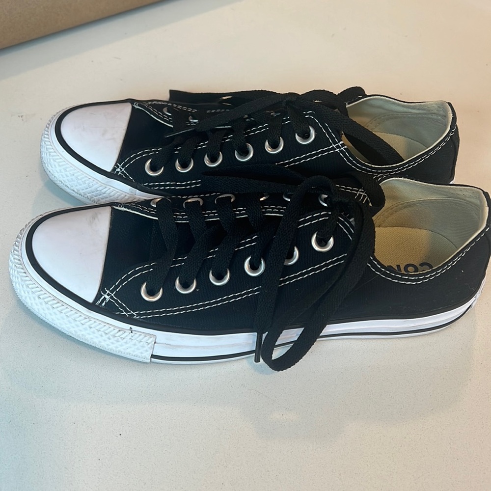 Women’s size 7 black low Converse